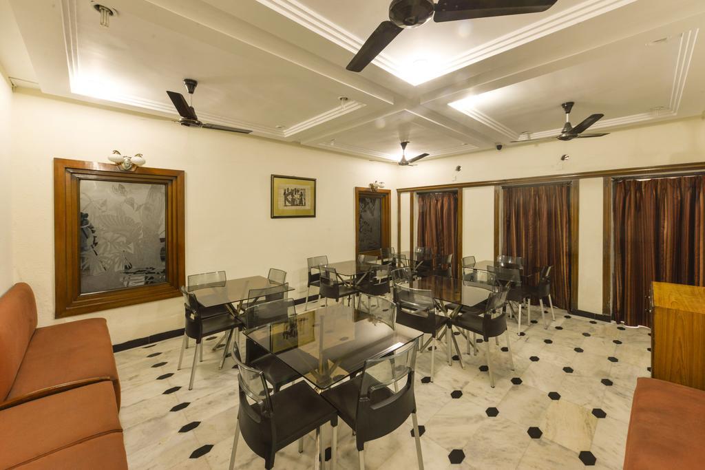 Camac Plaza Hotel Calcutta Buitenkant foto