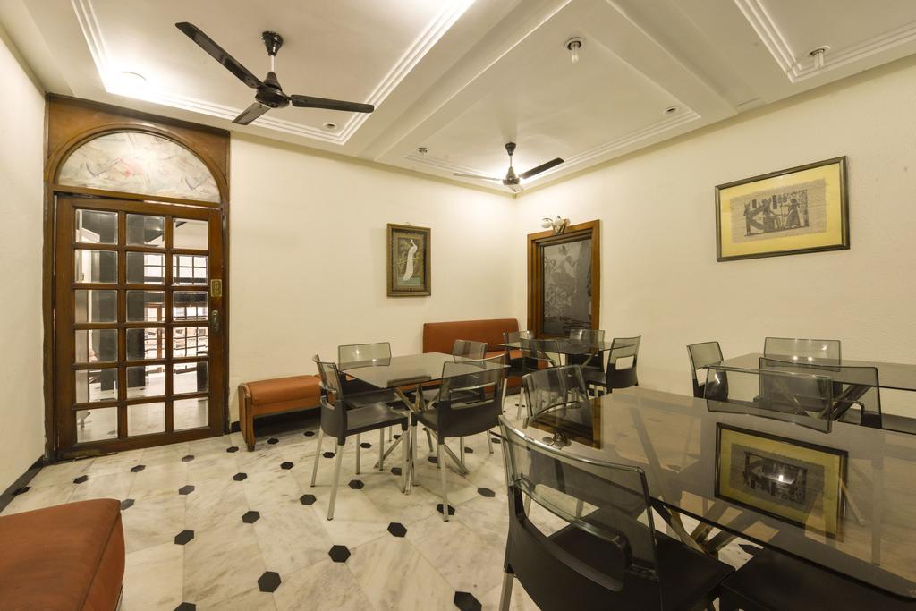 Camac Plaza Hotel Calcutta Buitenkant foto