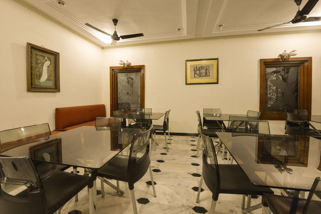 Camac Plaza Hotel Calcutta Buitenkant foto
