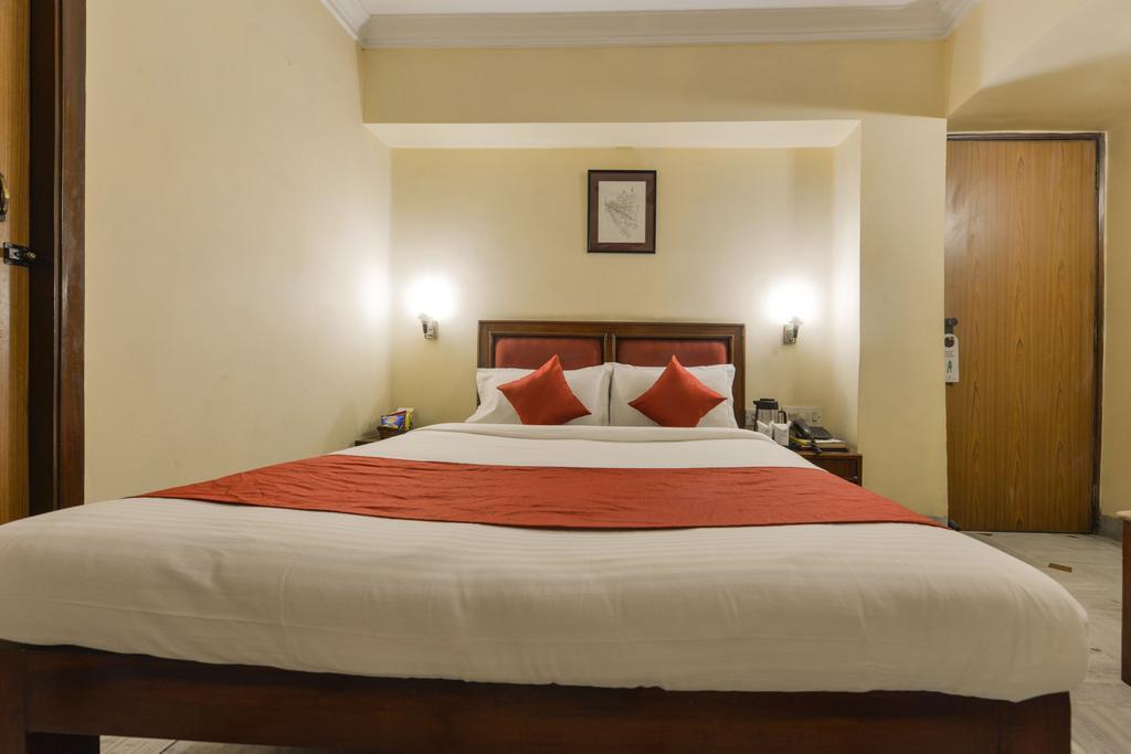 Camac Plaza Hotel Calcutta Buitenkant foto